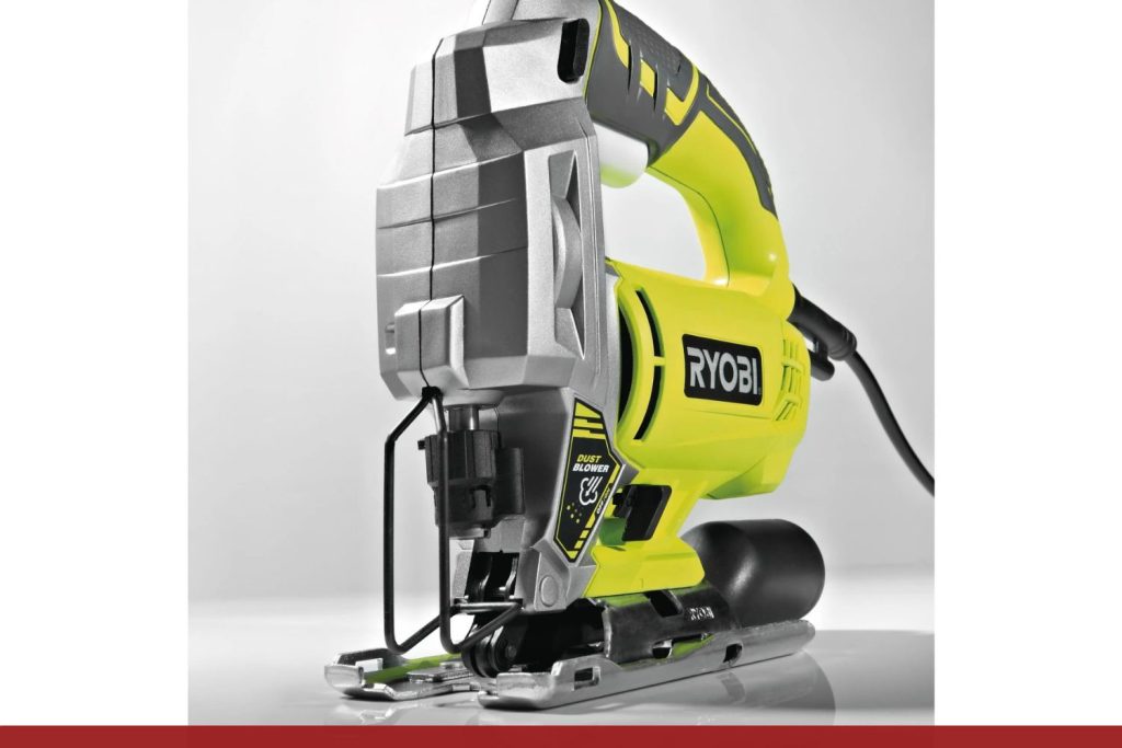 homme SCIE avec scie SAUTEUSE
RYOBI
RJS750-G coté