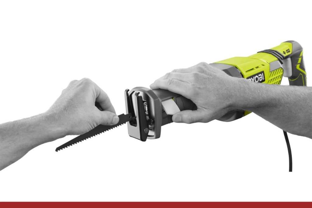 Scie Sabre RYOBI RRS1200-K changement de lame