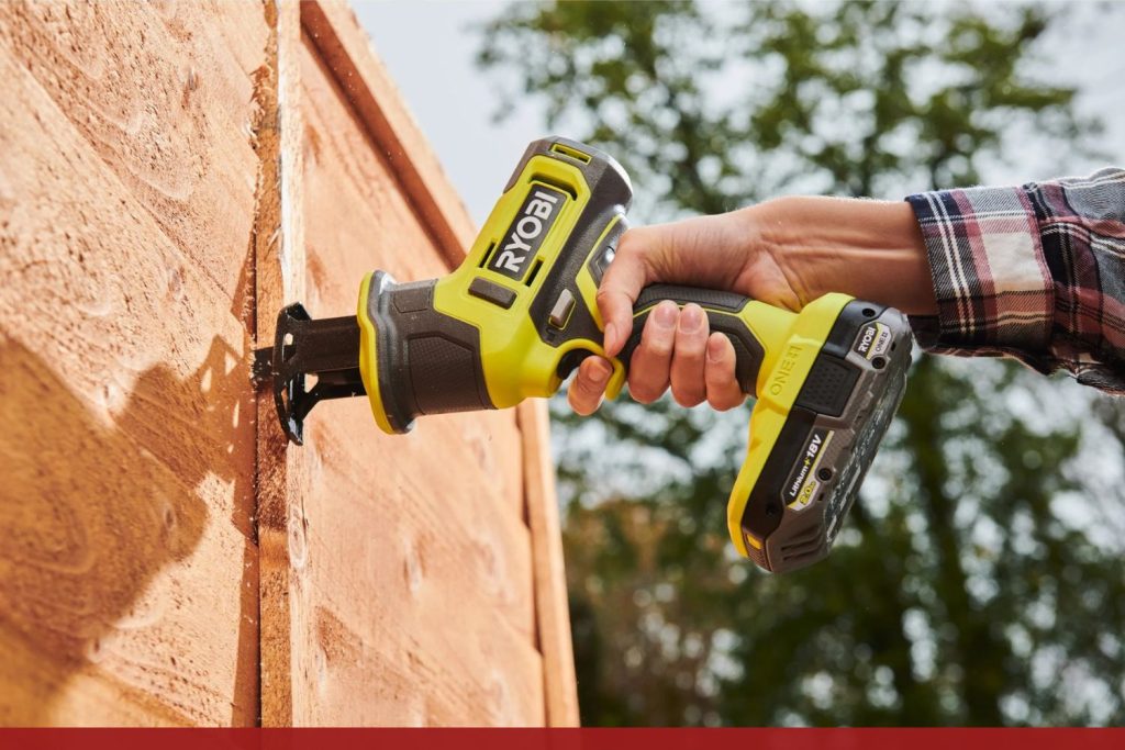 RYOBI R18RSC-0 decoupe barriere en bois